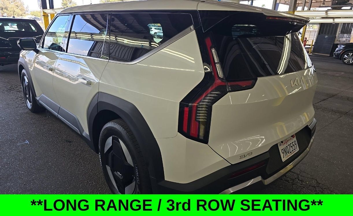 Certified 2024 Kia EV9 Light Long Range RWD image 2