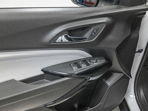 Used 2024 Chevrolet Trax LT FWD image 15