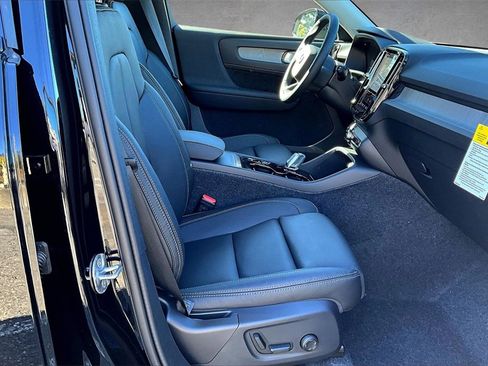 New 2026 Volvo XC40 B5 Plus w/ Protection Package Premier image 10