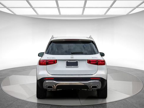 Used 2025 Mercedes-Benz GLB 250 4MATIC image 3