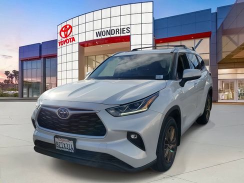 Used 2022 Toyota Highlander Bronze Edition image 2