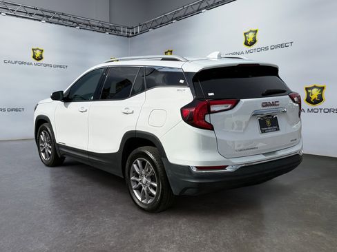 Used 2024 GMC Terrain SLT AWD/4WD image 3