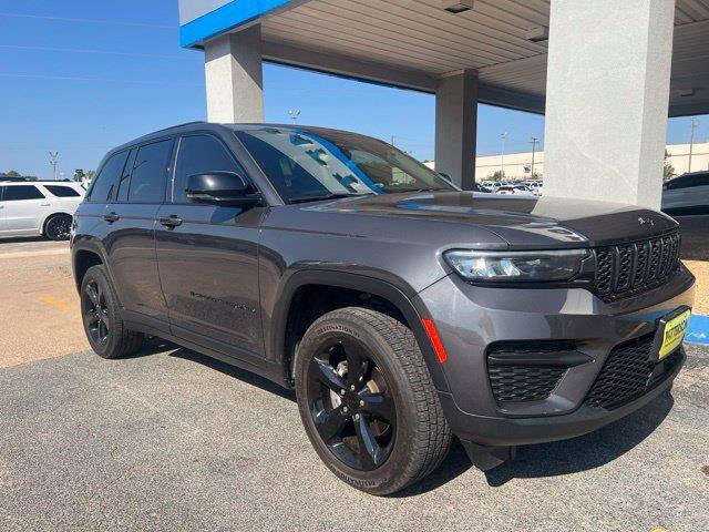 Used 2023 Jeep Grand Cherokee Altitude AWD/4WD image 4
