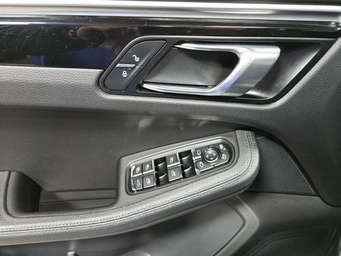 Used 2018 Porsche Macan image 8