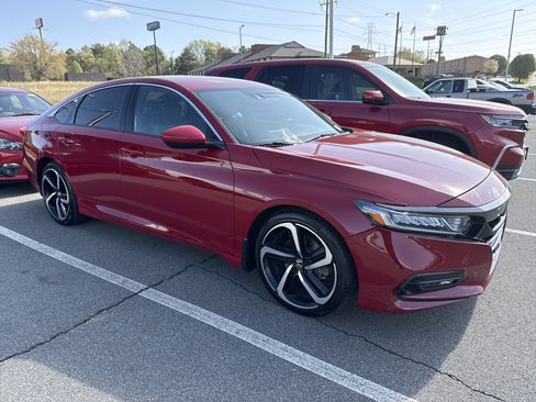 Used 2020 Honda Accord Sport image 2