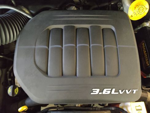 Used 2017 Dodge Grand Caravan SE FWD image 30