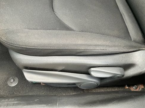 Used 2018 Jeep Renegade Latitude FWD image 17