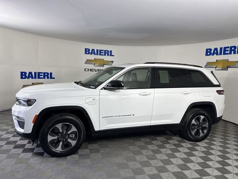 Used 2022 Jeep Grand Cherokee Limited 4xe image 2