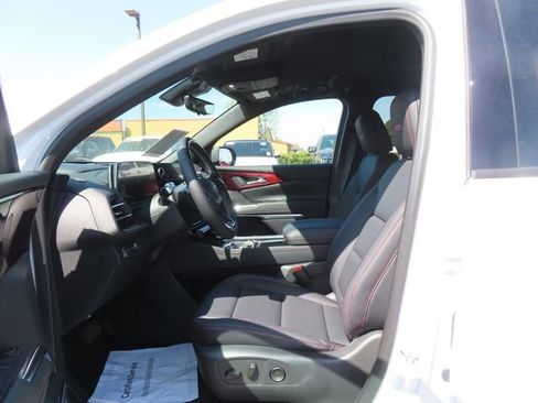 Used 2025 Chevrolet Traverse Z71 w/ Enhanced Driving Package AWD/4WD image 16