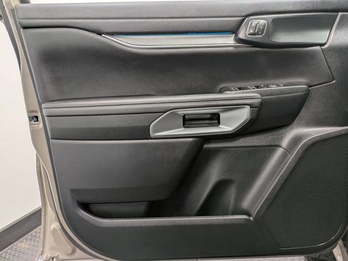 Used 2025 Ford Ranger Lariat w/ Trailer Tow Package image 8