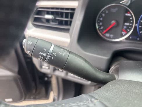 Used 2022 GMC Acadia SLT w/ Technology Package image 15