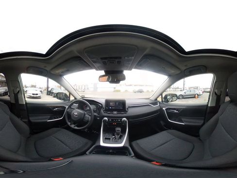 Used 2025 Toyota RAV4 XLE image 43