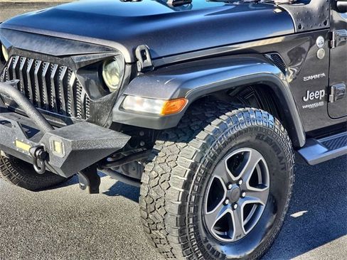 Used 2018 Jeep Wrangler Unlimited Sahara image 10