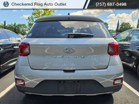 Used 2020 Hyundai Venue SEL FWD image 5