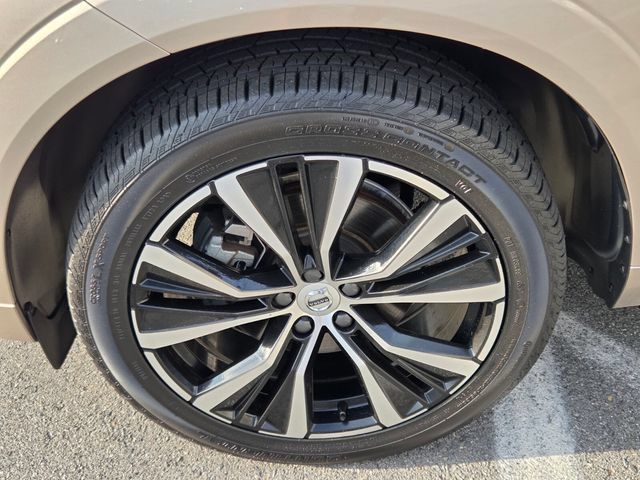 Certified 2024 Volvo XC60 B5 Plus AWD/4WD image 26