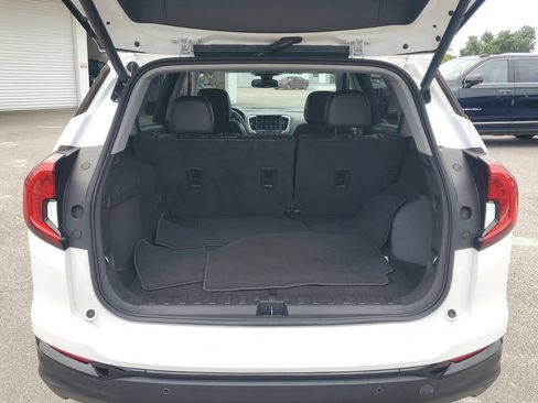 Used 2023 GMC Terrain SLT w/ Infotainment Package II FWD image 9