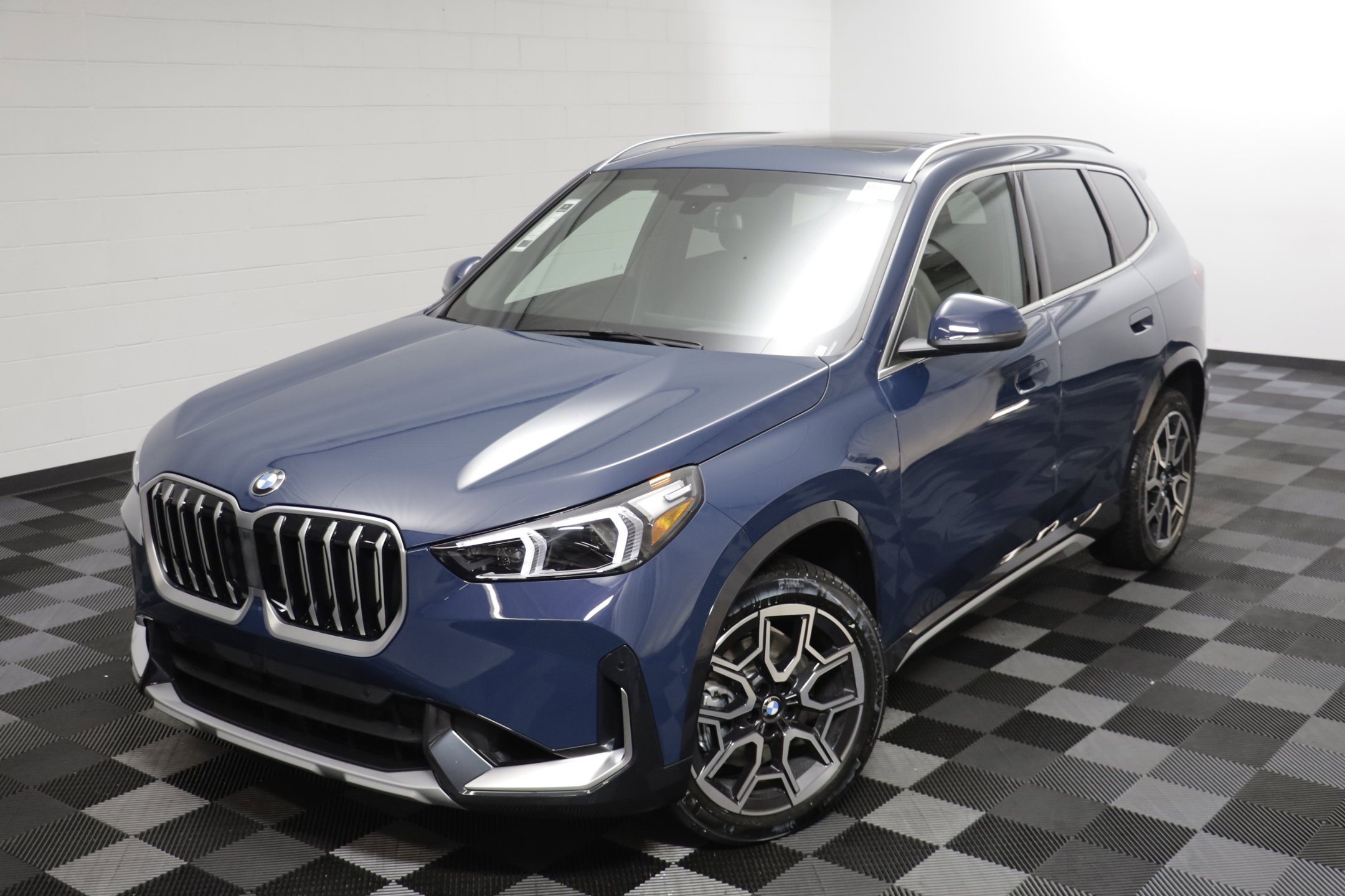 New 2026 BMW X1 xDrive28i w/ Convenience Package AWD/4WD image 2