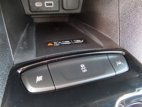 Used 2023 Chevrolet Bolt EUV LT w/ Convenience Package FWD image 34