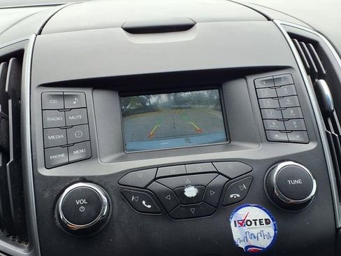 Used 2018 Ford Edge SE image 14