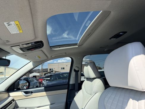 Used 2023 Hyundai Palisade Limited AWD/4WD image 17
