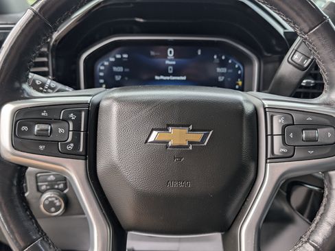 Used 2022 Chevrolet Silverado 1500 LT AWD/4WD image 18