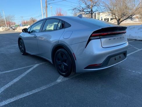 Used 2023 Toyota Prius LE image 5