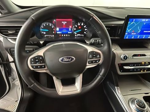 Used 2022 Ford Explorer XLT AWD/4WD image 15