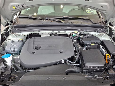 Used 2025 Volvo XC40 B5 Ultra w/ Climate Package image 28