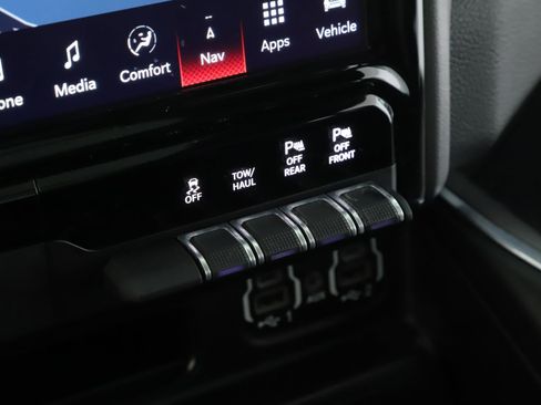 Used 2022 RAM 1500 Laramie AWD/4WD image 14