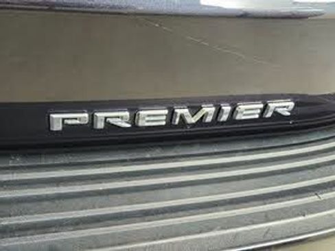 Used 2023 Chevrolet Suburban Premier image 11