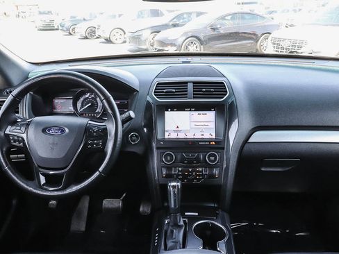Used 2017 Ford Explorer XLT w/ Equipment Group 202A FWD image 16