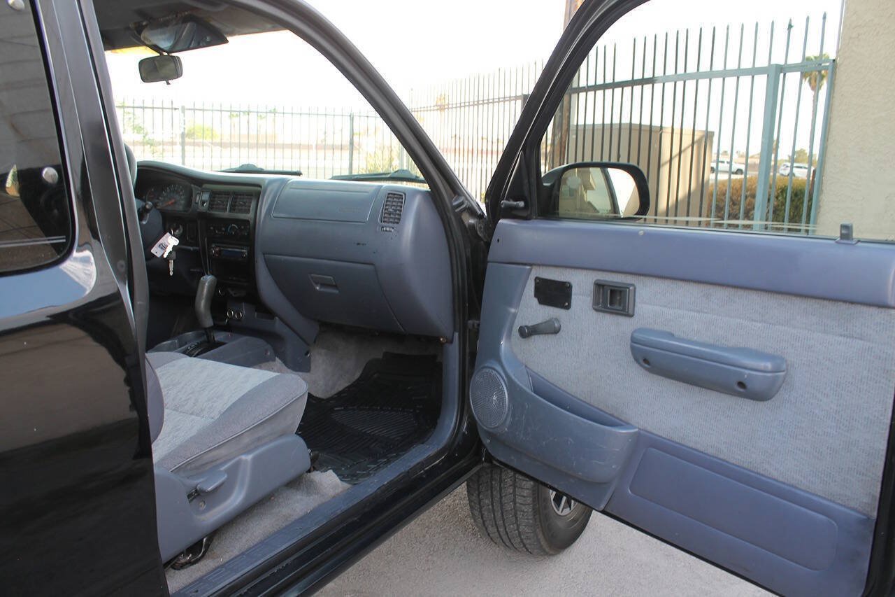 Used 2000 Toyota Tacoma PreRunner w/ Value Pkg RWD image 26