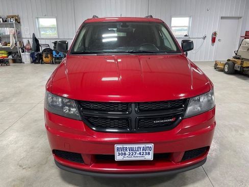 Used 2018 Dodge Journey SE w/ Blacktop Package FWD image 2