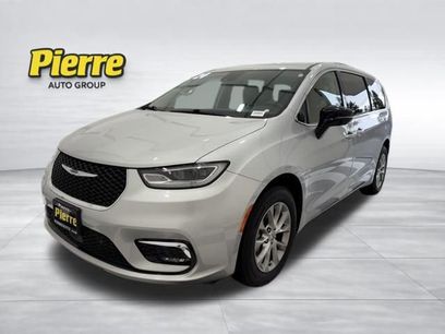 Used 2024 Chrysler Pacifica Touring-L