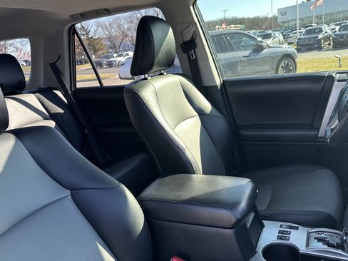 Used 2017 Toyota 4Runner SR5 Premium image 33