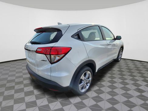 Certified 2022 Honda HR-V LX image 4