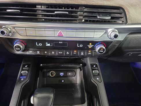 Used 2022 Kia Telluride EX w/ EX Premium Package image 17