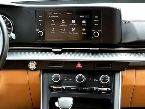 Used 2024 Kia Carnival LX FWD image 30