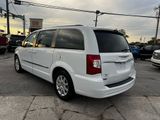 Used 2014 Chrysler Town & Country Touring image 4