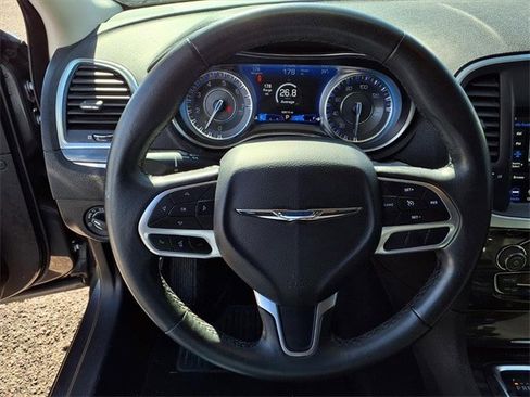 Used 2019 Chrysler 300 Touring image 7