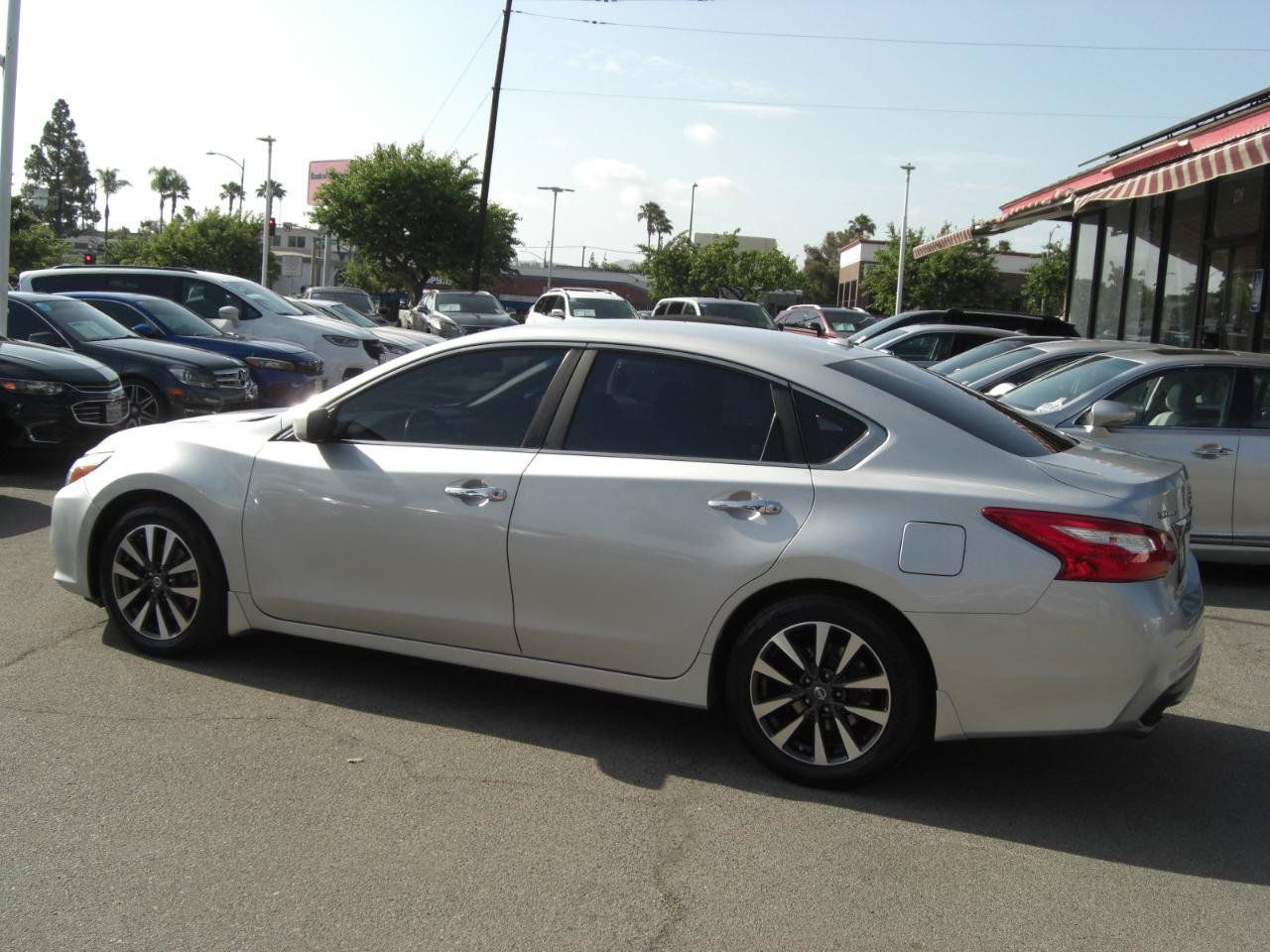 Used 2017 Nissan Altima 2.5 SV FWD image 11
