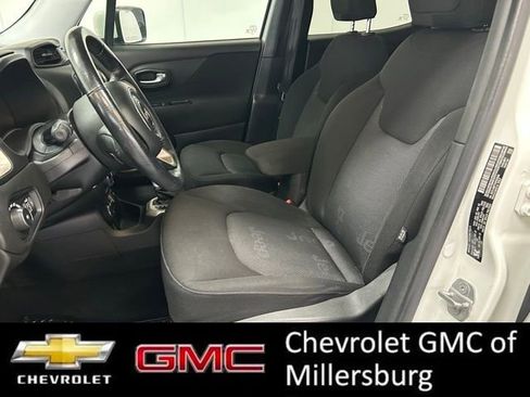 Used 2016 Jeep Renegade Latitude image 17