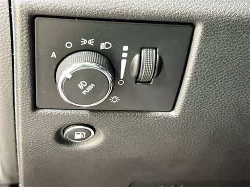 Used 2017 Jeep Grand Cherokee Altitude image 12