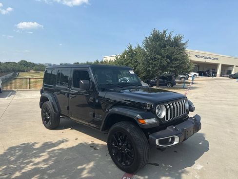 Used 2025 Jeep Wrangler Unlimited Sahara w/ Safety Group AWD/4WD image 3