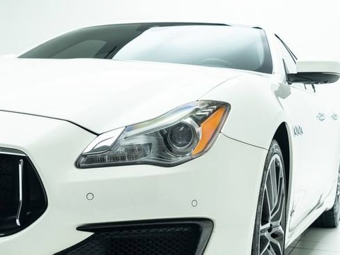 Used 2017 Maserati Quattroporte GTS GranSport RWD image 11
