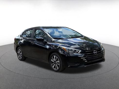 Used 2025 Nissan Versa SV image 3