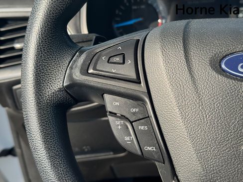 Used 2018 Ford Edge SE FWD image 18