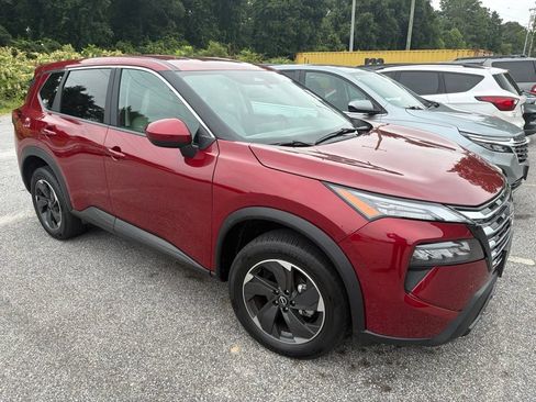 Used 2025 Nissan Rogue SV AWD/4WD image 2