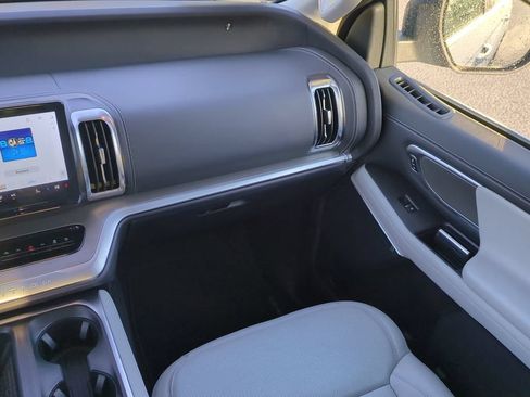 Used 2025 Ford Expedition Platinum AWD/4WD image 17