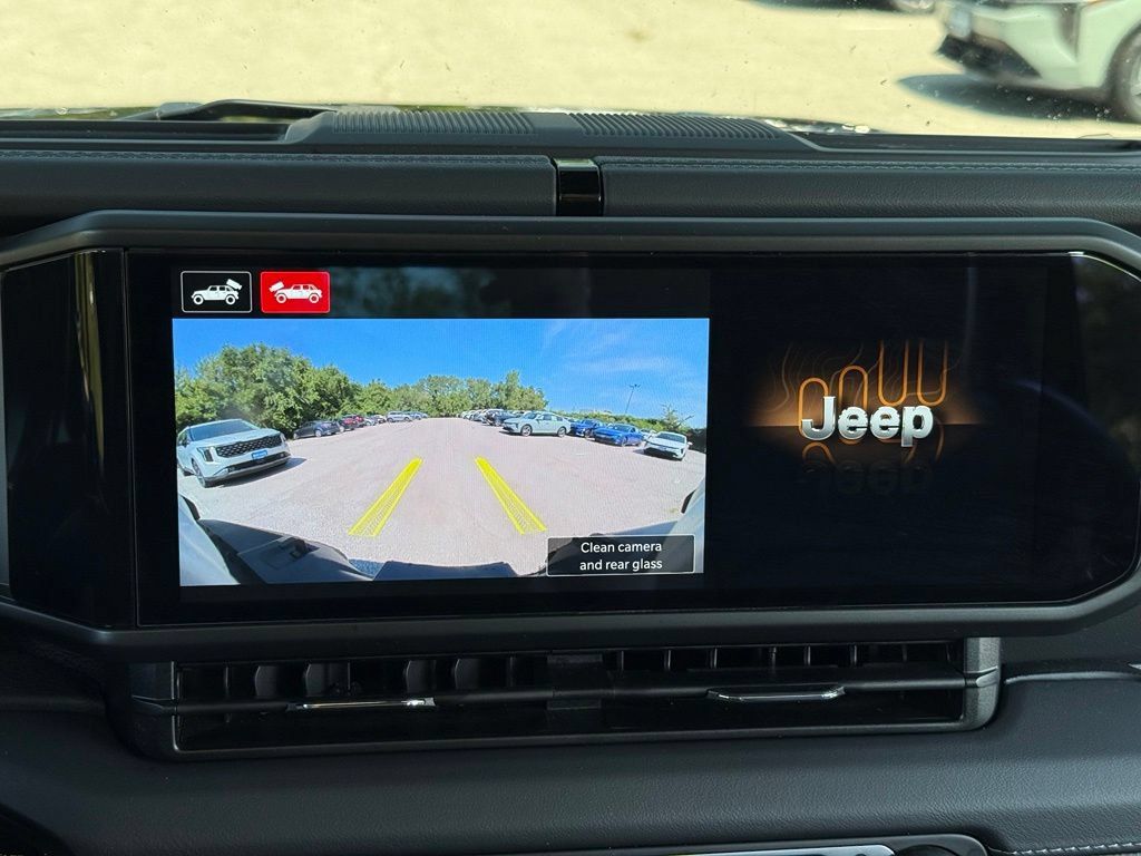 Used 2024 Jeep Wrangler Unlimited Sahara w/ Technology Group AWD/4WD image 39